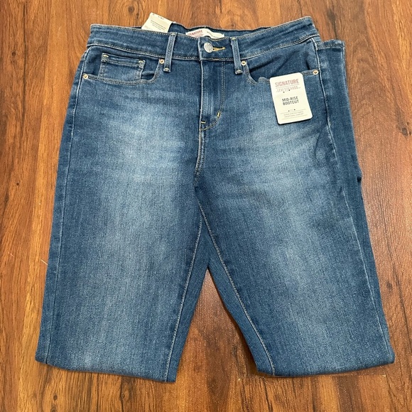 Signature by Levi Strauss Women's Boot Cut Jeans - Medium Blue - Picture 7 of 9